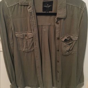 Button Dow green shirt